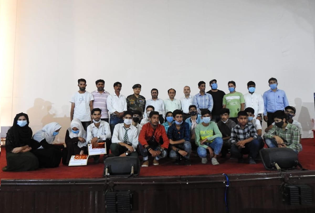 Army organises inter school quiz competition in Hyderbeigh Pattan north kashmir