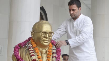 डॉ भीमराव अंबेडकर स्मारक के दौरे पर राहुल गांधी