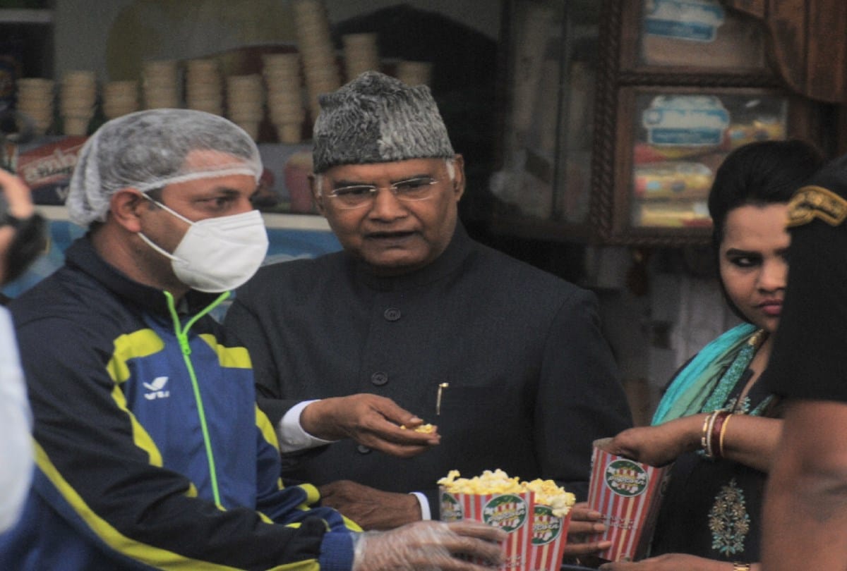 President ramnath Kovind visited Jakhu Hanuman temple shimla, enjoys popcorn on the ridge