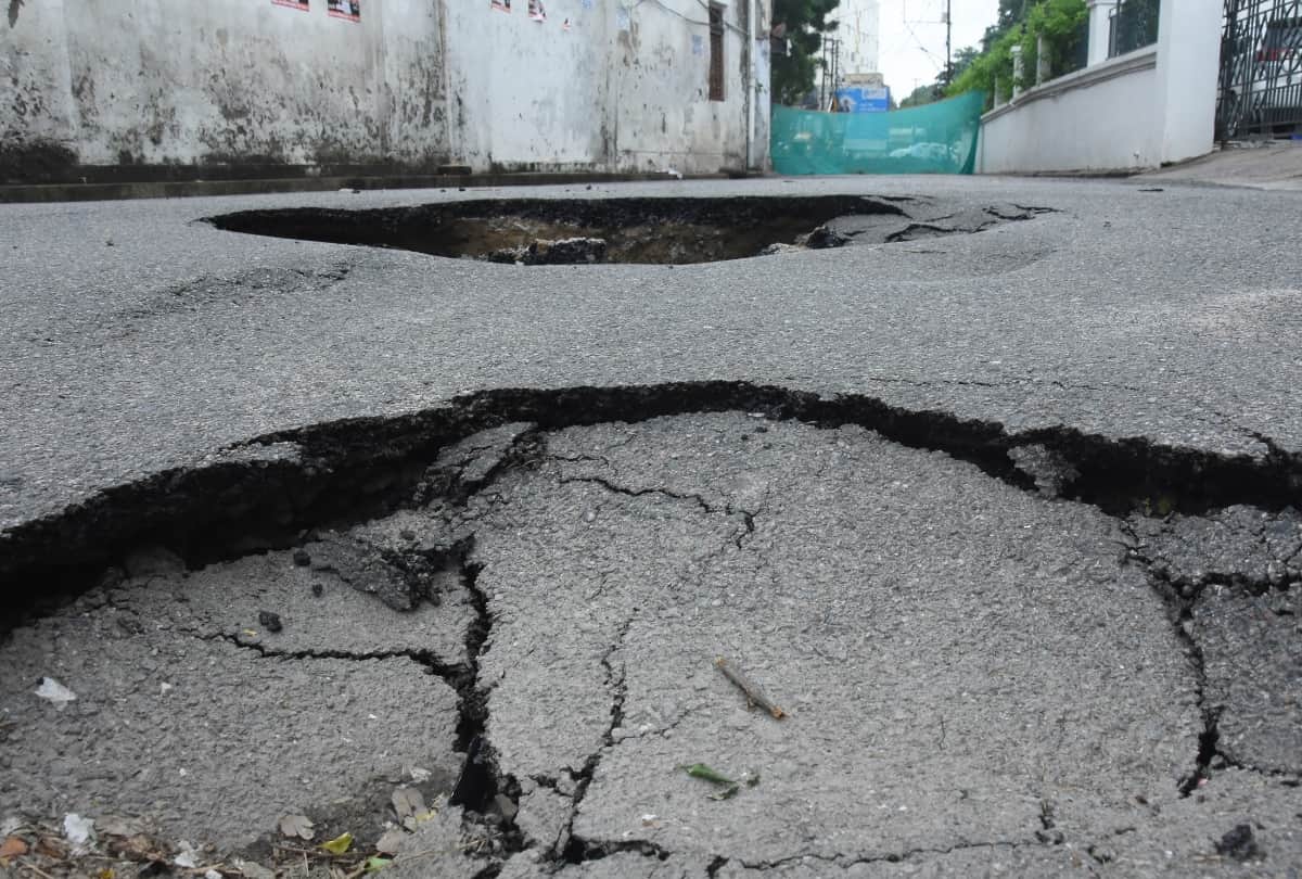 roads are destroyed in Lucknow because of rain.