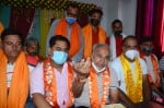 पत्रकारों से कठुआ में बात करते शिवसेना डोगरा फ्रंट के अशोक गुप्ता, संवाद।