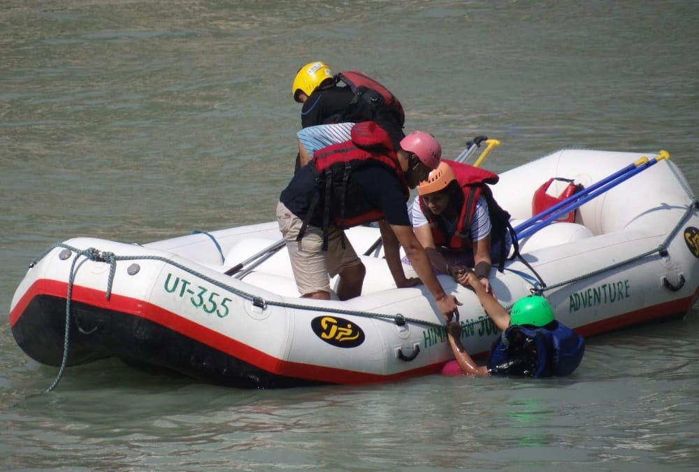 Rishikesh News: Rafting will start from 20th September and 10 year old children can also get permission