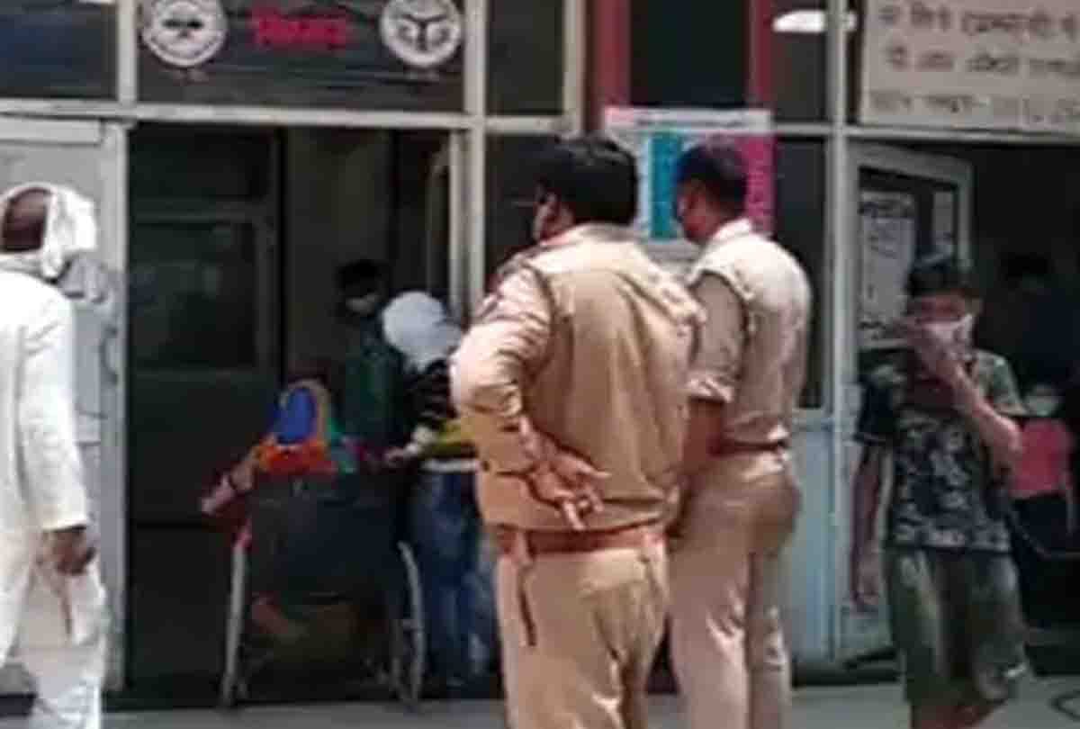 Junior doctors and ward boy beat up Timadar couple in hallet