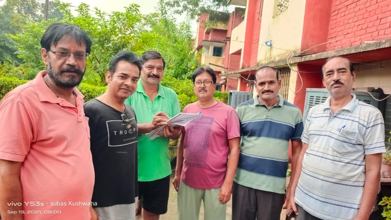 Sonbhadra: The movement of the JE organization reached the colony premises after leaving the plant, the lower engineers did public awareness regarding the demands