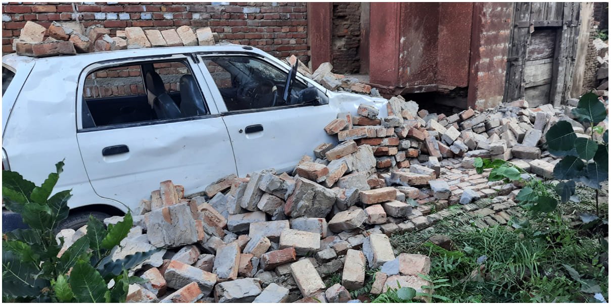 Temple wall collapses in Meerapur, six injured including five children