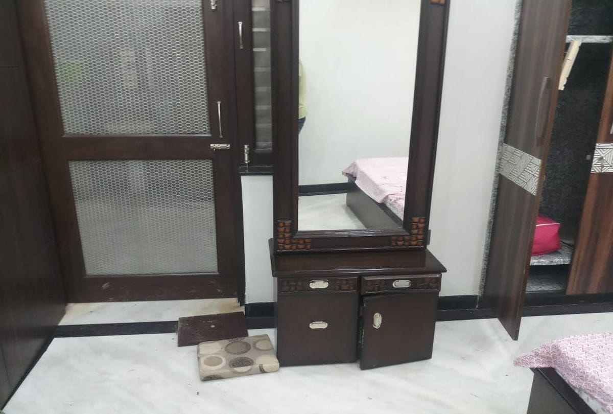 Agra Police Solved Robbery Case Of Doctor House Five Arrests Crime News