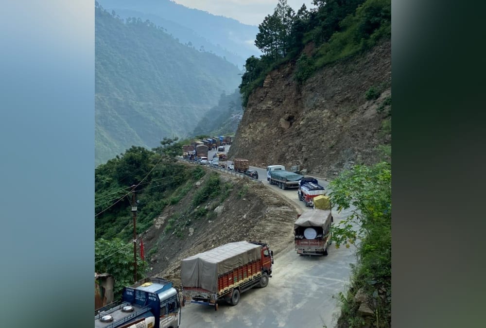 Rishikesh-Badrinath Highway: Road closed due to heavy landslide And 200 vehicles stuck in jam photos