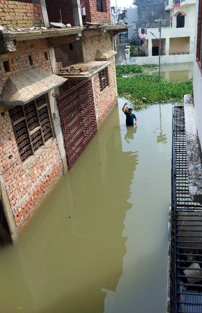Matbarganj Mohalla is submerged in water even after 48 hours