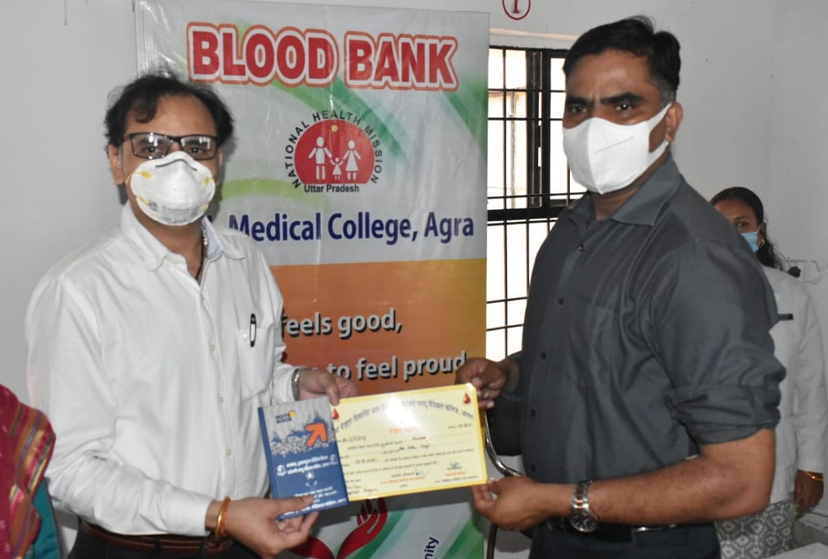 80 policemen including SSP donated blood in Agra