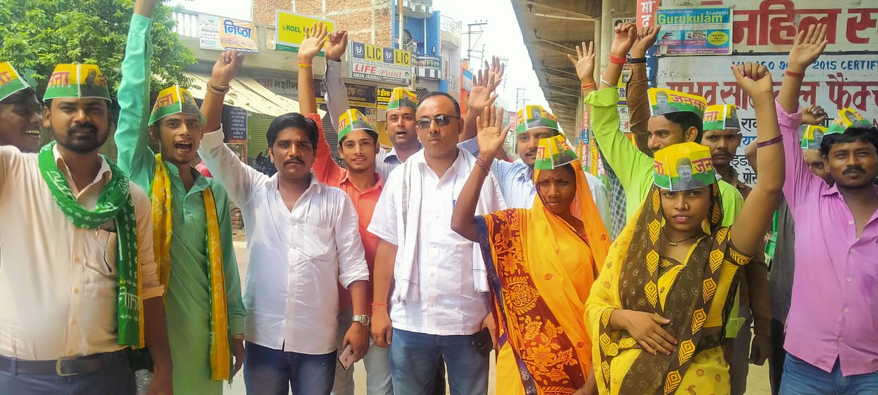 Sonbhadra: Demand to sack the minister who made indecent remarks on Raja Bhaiya, protest against Minister Nand Gopal Nandi