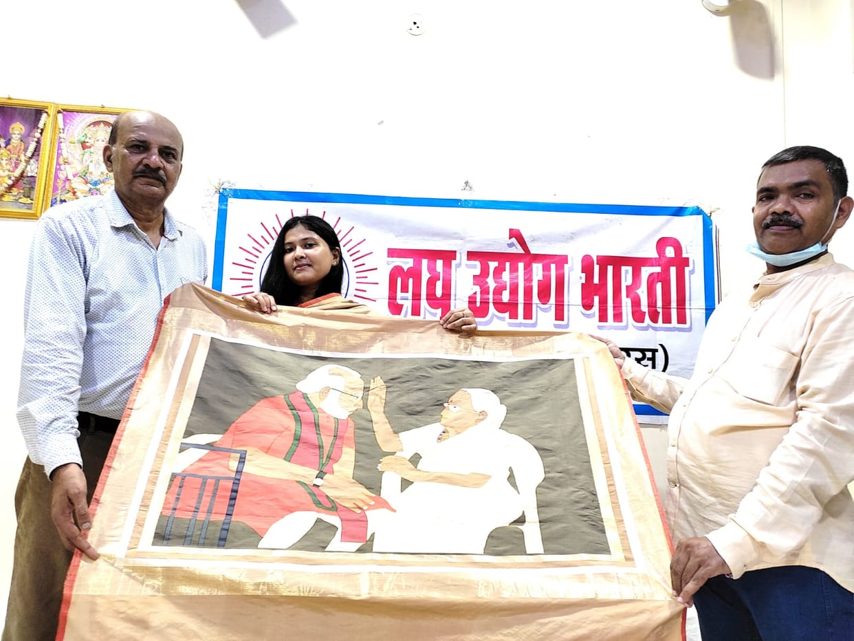 Banarasi handicraft Weavers engraved  love of PM Narendra Modi and his Mother Heeraben on saree