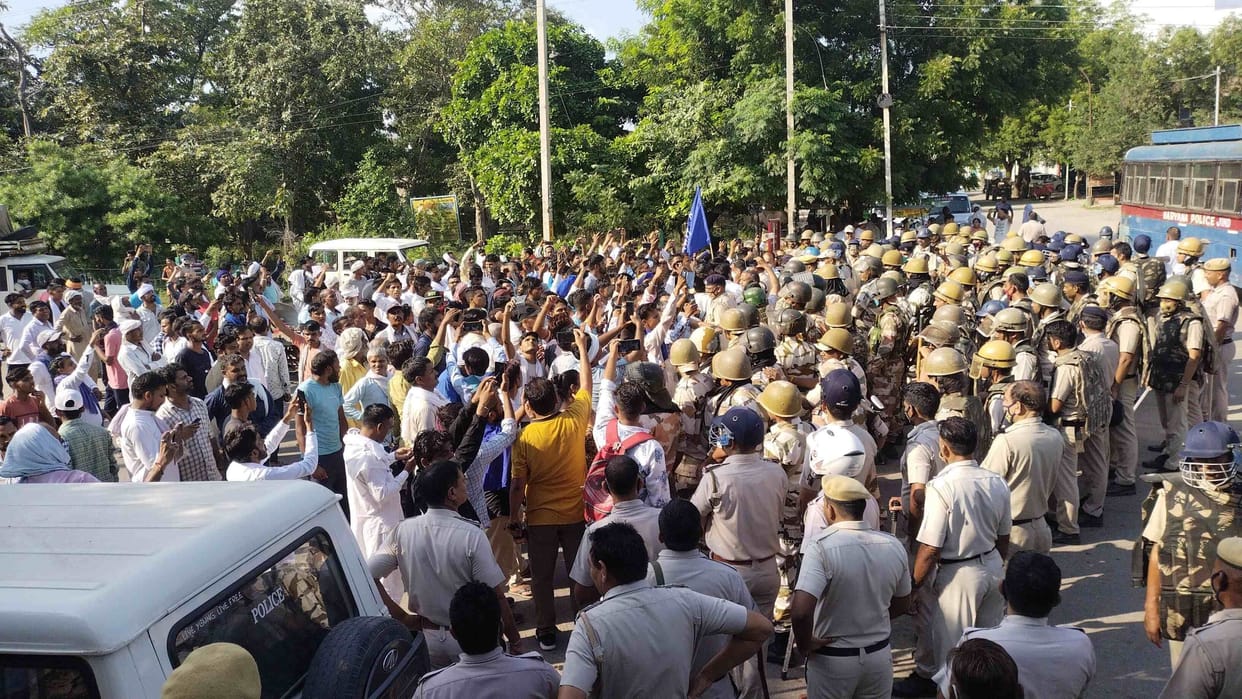 demonstration against the non arrest of the accused