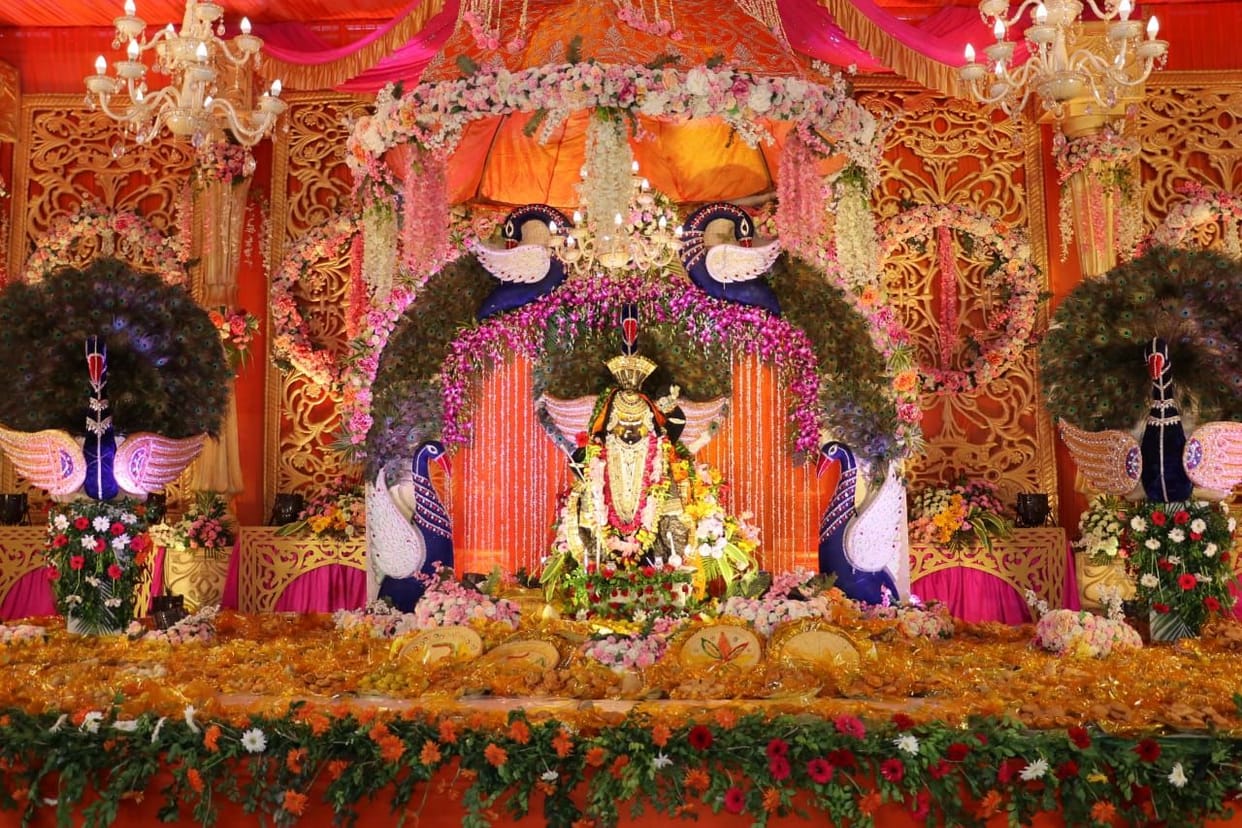 Mathura: It was the time of Lord's meeting, Nandlala came to taste Chappanbhog