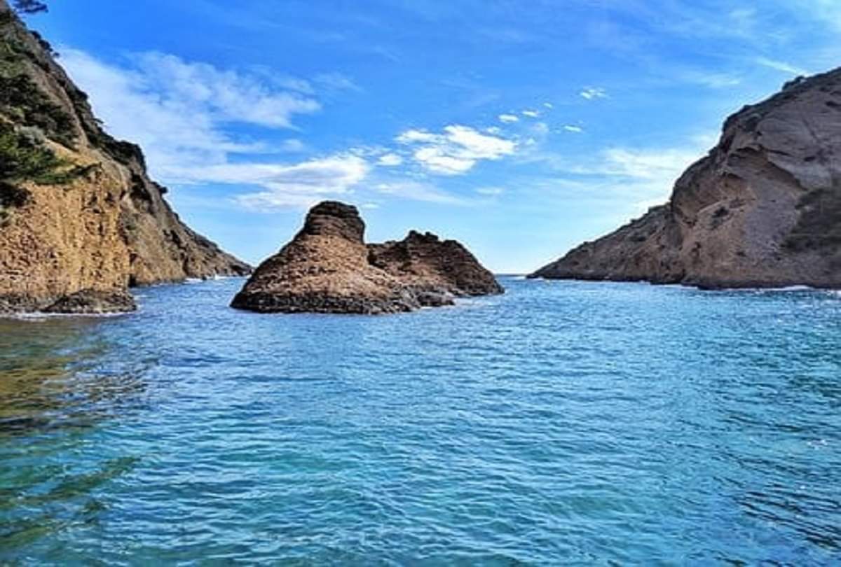 Goa Permit For Car Taxis traveling without special permits from Bengaluru to Goa fined Rs 10262 each last week