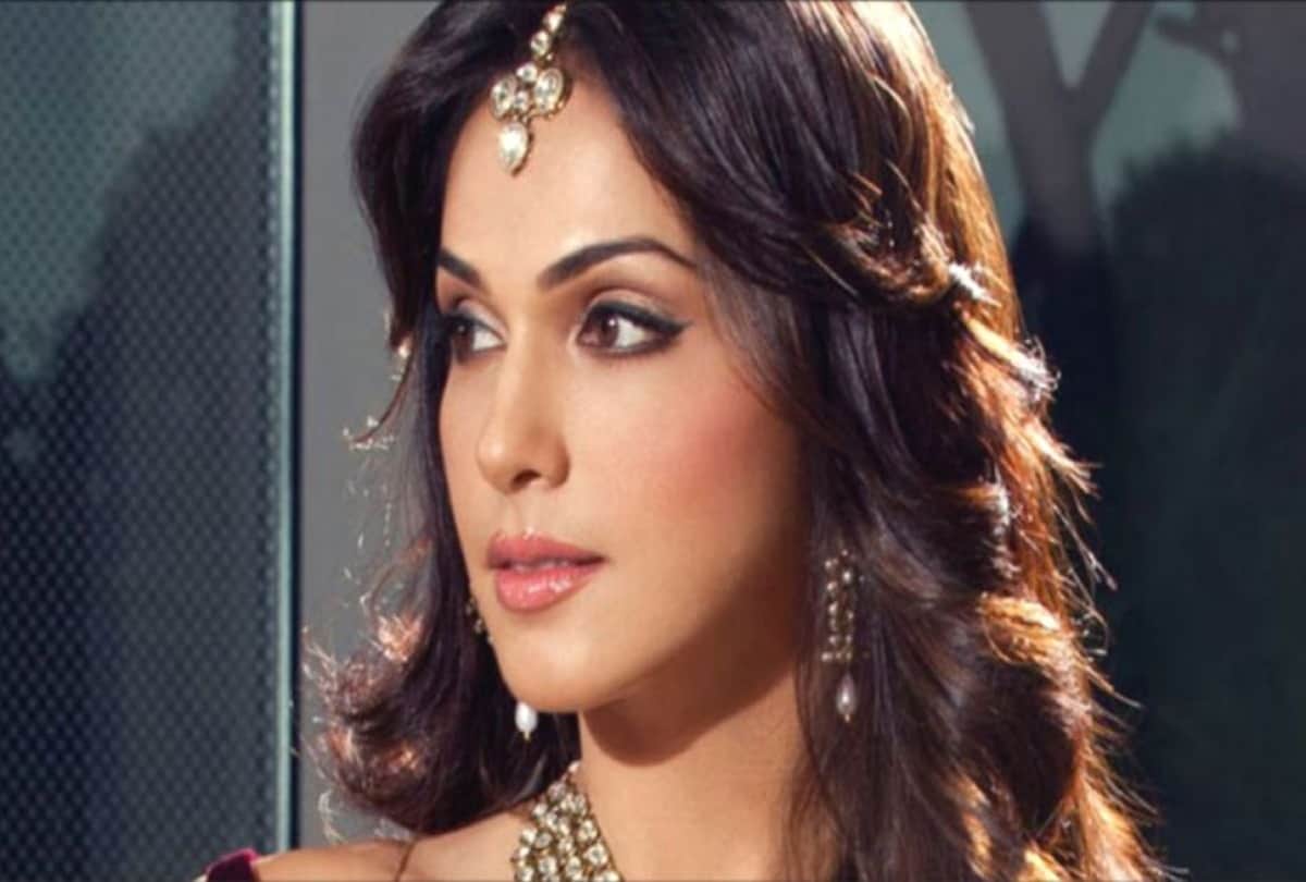 Birthday: Apart from acting Isha Koppikar is also active in politics got fame from the item number Khalla