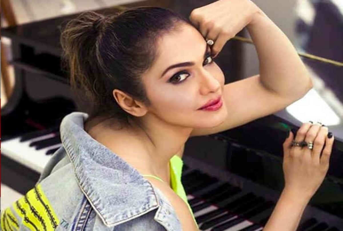 Birthday: Apart from acting Isha Koppikar is also active in politics got fame from the item number Khalla