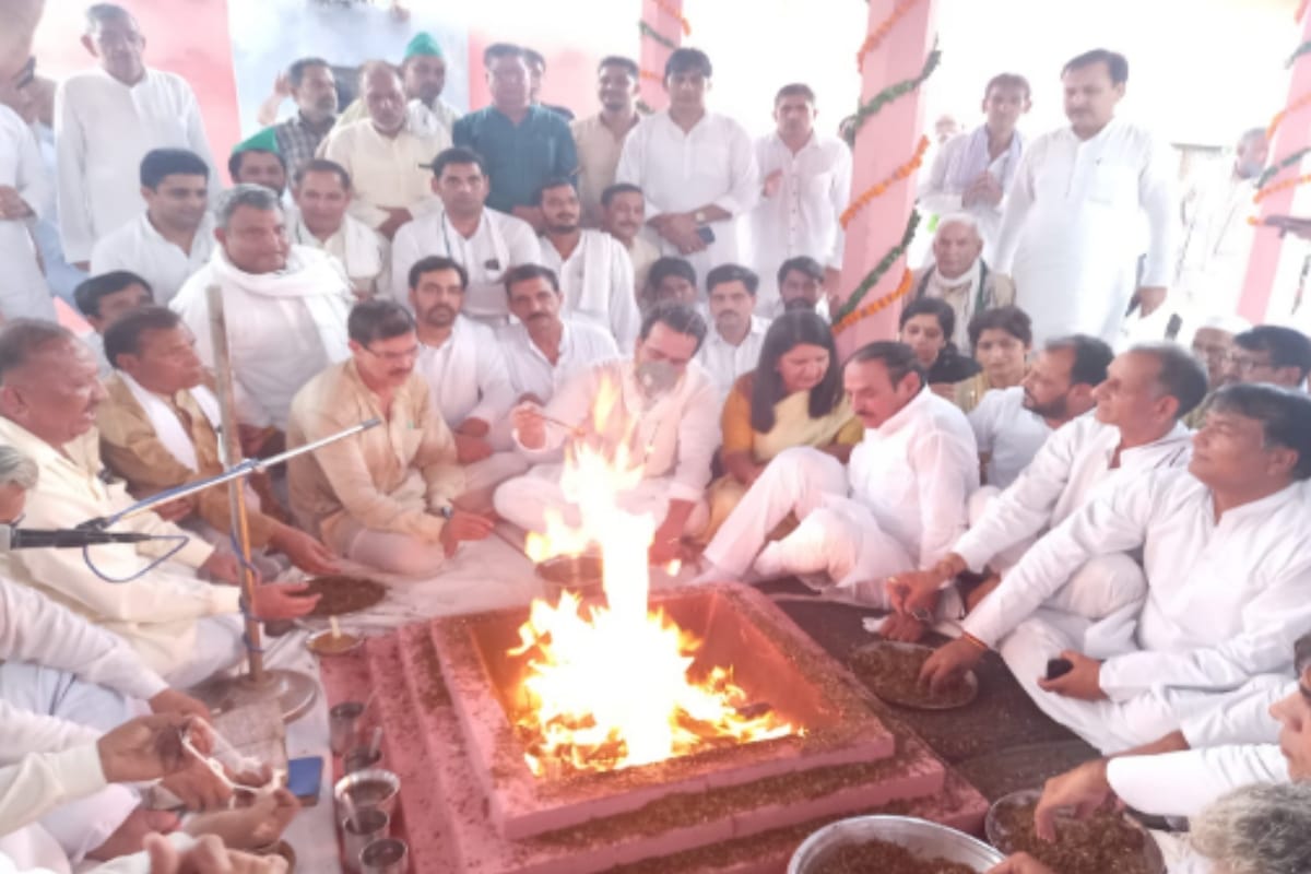 jayant Chaudhary wears pagadi in  Chaudhary  Ajit Singh rasam pagdi program in Baghpat