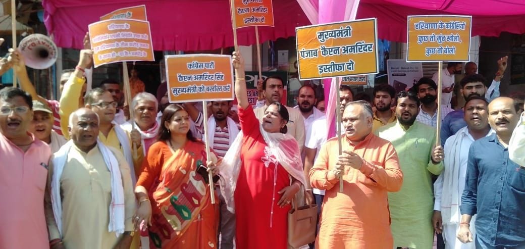 BJP curses Sonia-Rahul, Congress curses Modi-Manohar