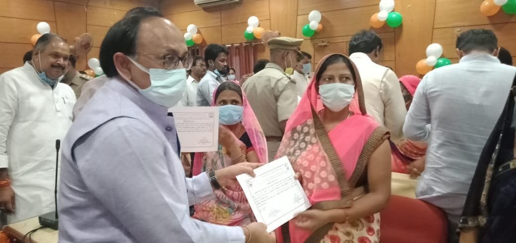 30-30 lakh help to 36 families, job to 98
