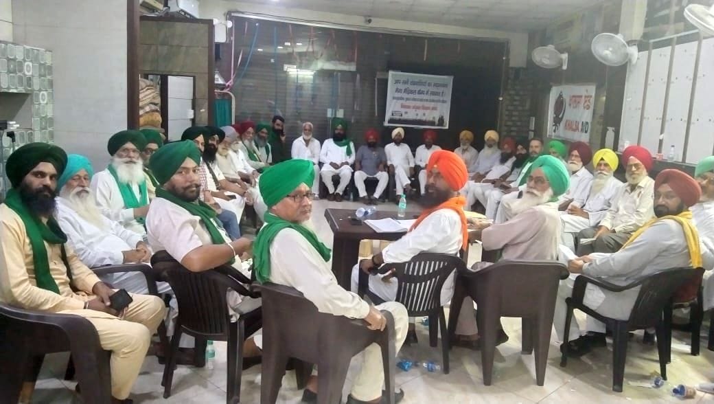Farmers will not go to the high level committee meeting of the state government : SKM