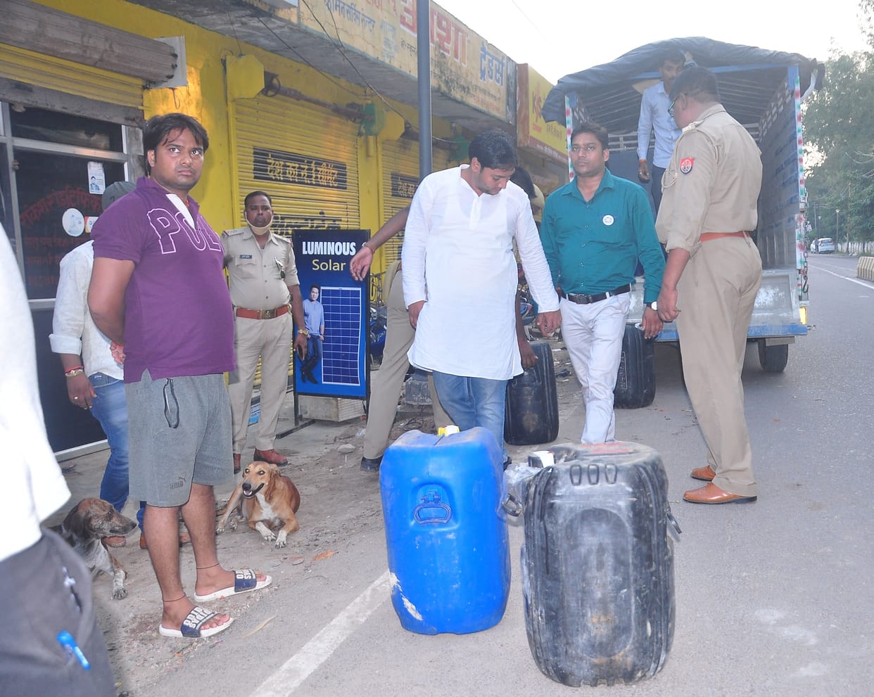 One thousand liters of acid found sold without a license confiscated