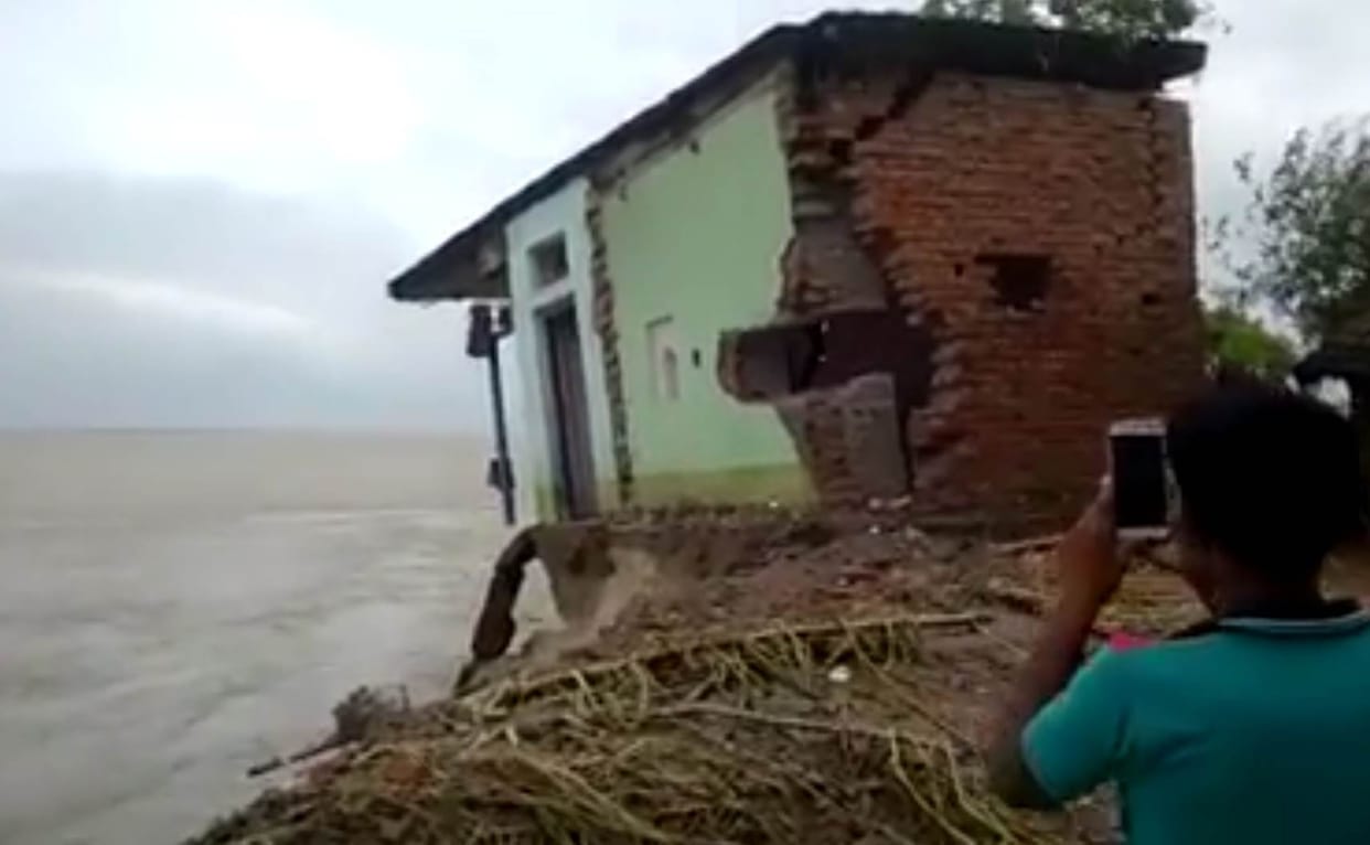 12 people's houses have been absorbed in Saryu in four days