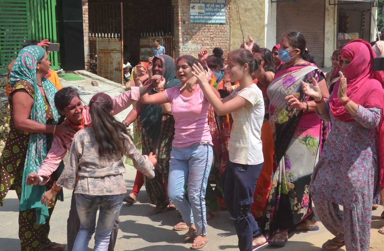 Ganpati Visarjan: Farewell to Bappa by singing a dance
