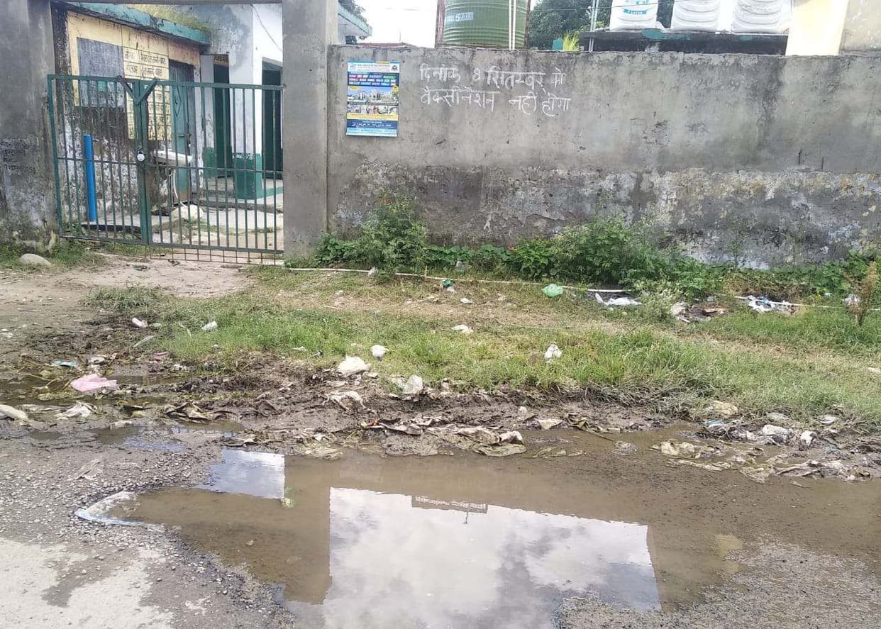 Pond at the school gate, grass in the campus and hope for the future from the innocent