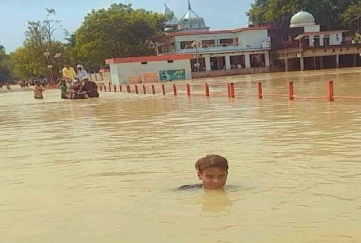 Tamsa river water level increasing continues in azamgarh Durvasa Dham bridge submerged after six years problems increased in many areas