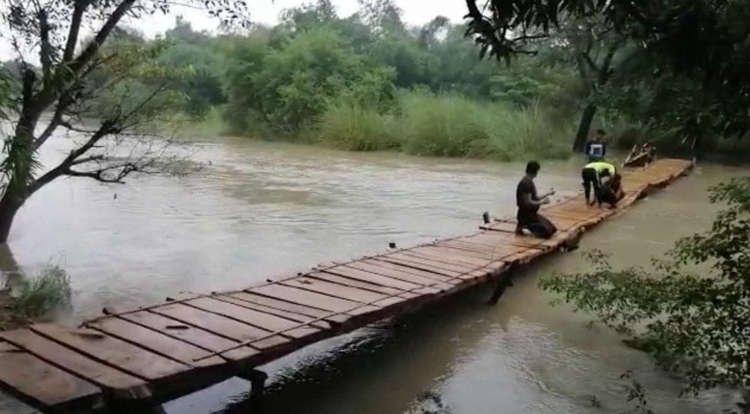 Cut off contact with the city, water reached the medical college
