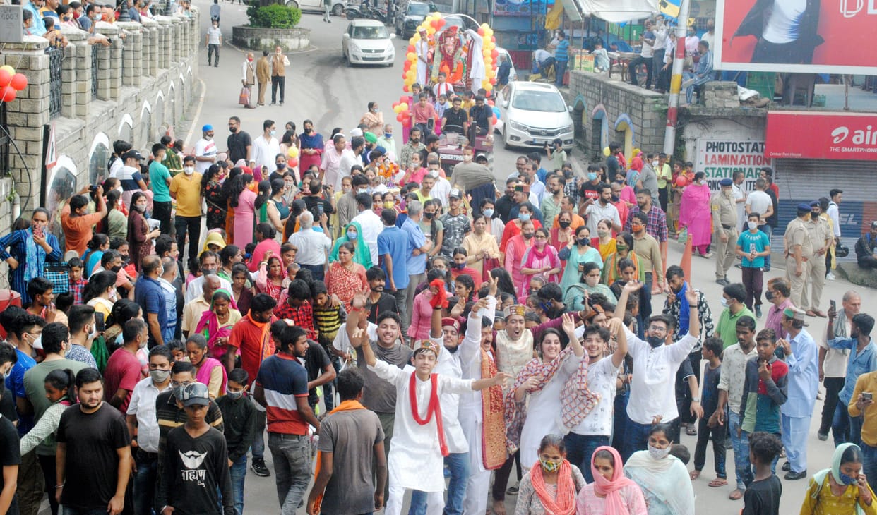 Along with the devotees, the gods and goddesses also bid farewell to Ganpati Bappa