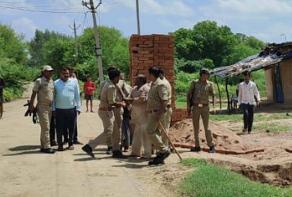 Hamirpur: Surprised police for three hours by waving a gun from terrace