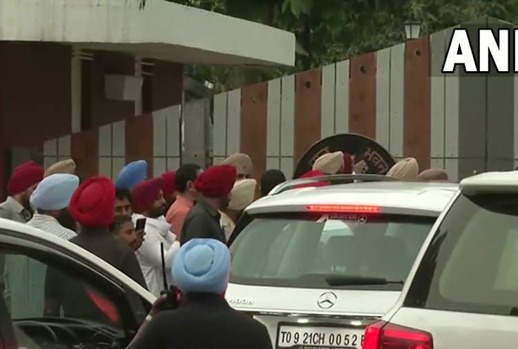 Punjab CM designate Charanjit Singh Channi reached Governor house in Chandigarh