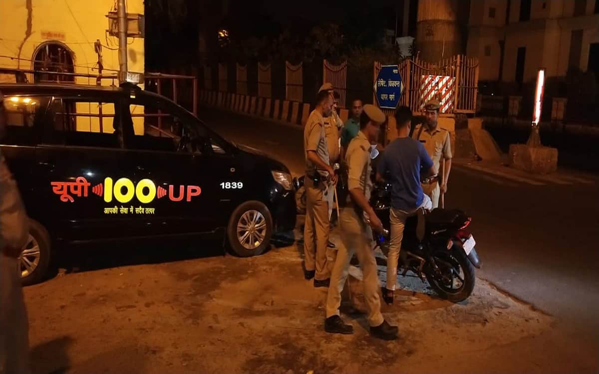 miscreants hit mau police constable on  head during vehicle checking one arrested
