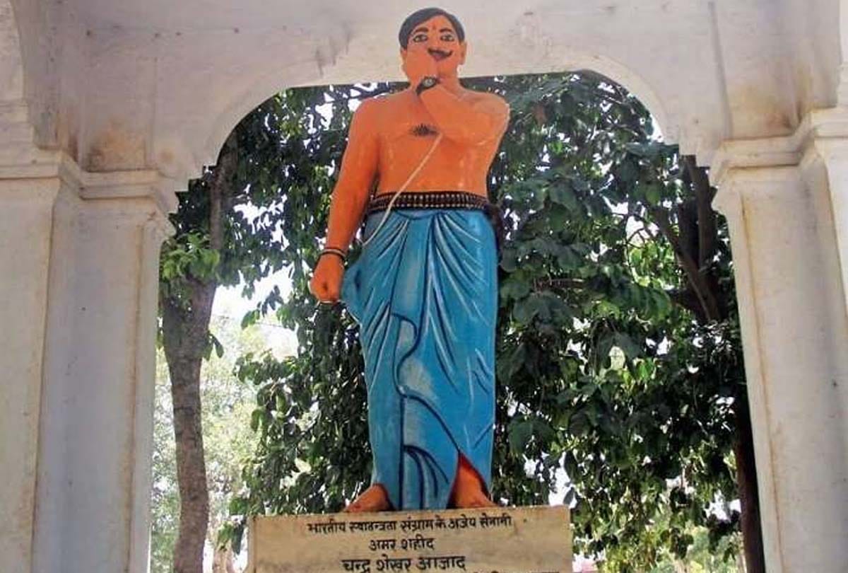 Unnao: no lamp is lit in Azad temple in badrka village