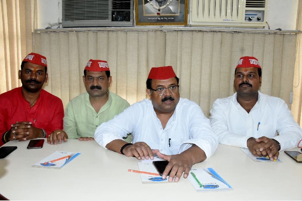 Samajwadi Party Vyapar Sabha state president sanjay garg attack on bjp in varanasi said SP will give 300 units of electricity free and employment to 10 lakh youth