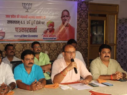 UP elections 2022 Ministers and many mla in varanasi  present report card and achievements of yogi govt in four years claim to fulfill election promises