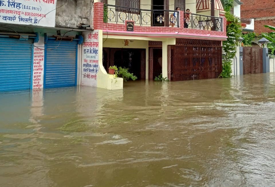 Poor condition of Paranapur due to lack of electricity, water, encroachment