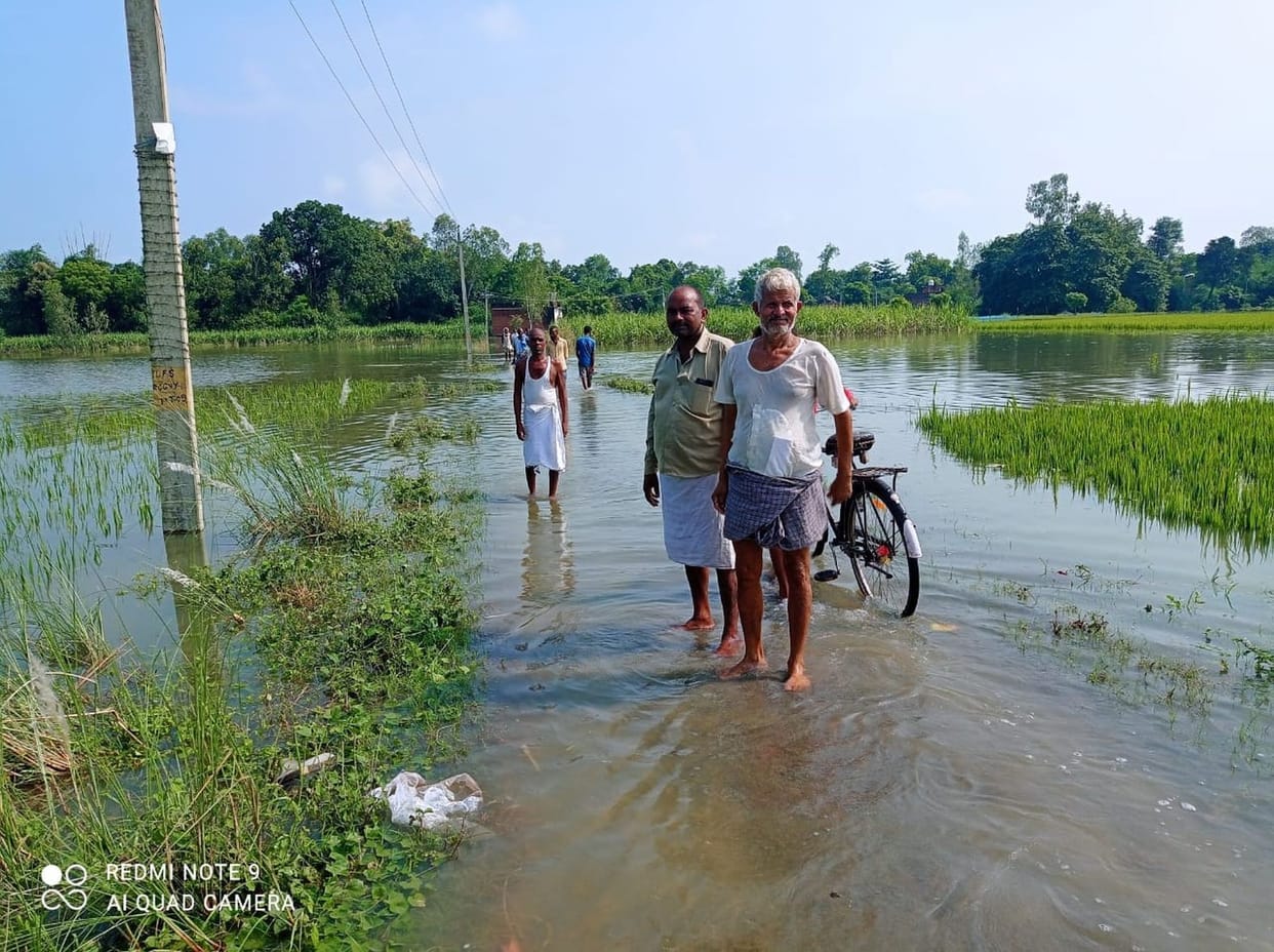 Water entered houses and shops, life in trouble