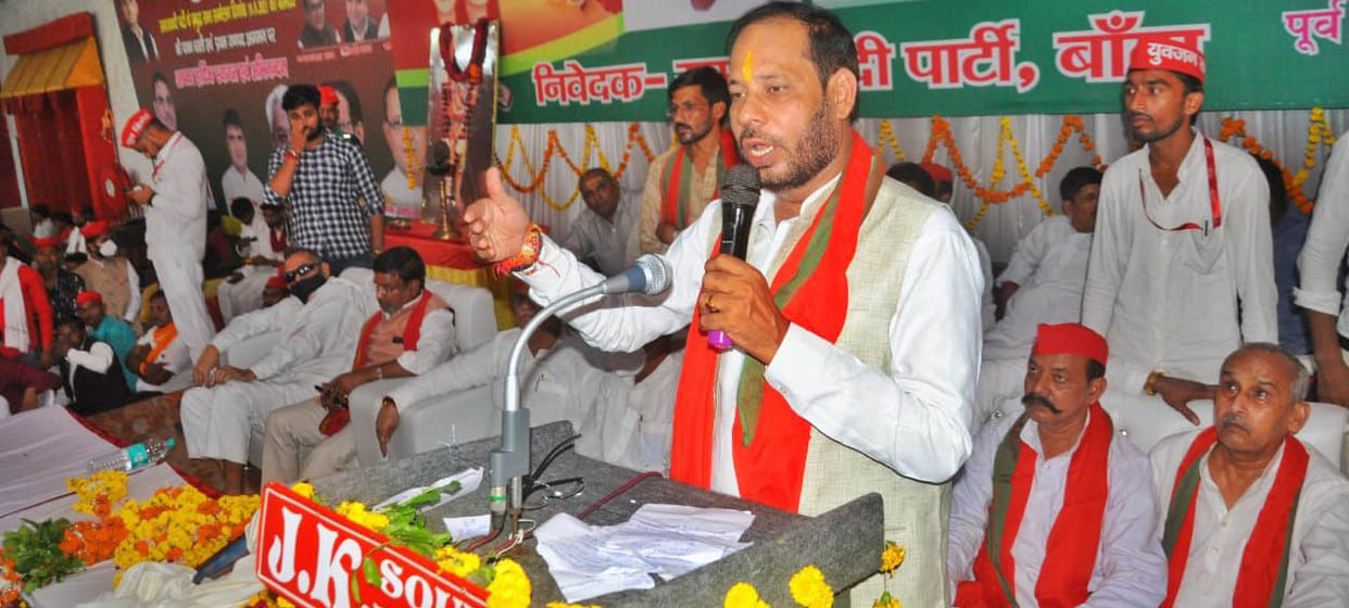 bhaajapa sarakaaron se sabhee tang