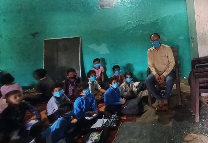 Schools open, children's faces blossomed after meeting friends