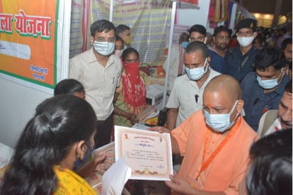 bjp scheduled caste morcha meeting in varanasi CM Yogi adityanath targeted opposition said they incite casteism
