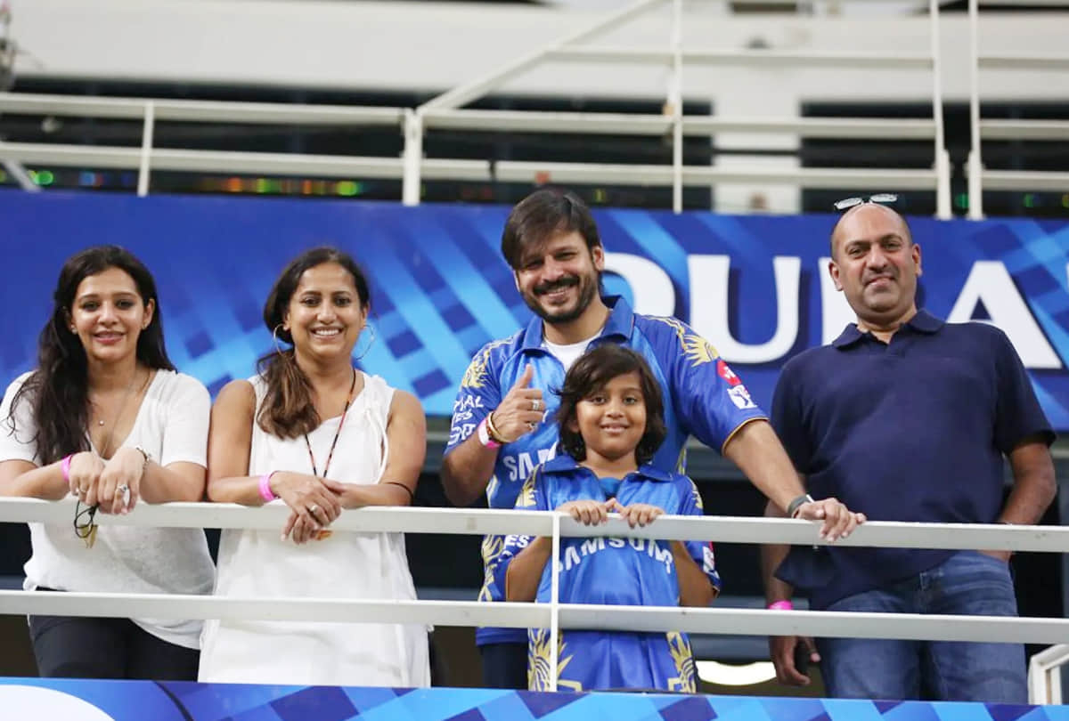 IPL 2021, MI vs CSK Photos: Chennai Super Kings defeats Mumbai Indians; Suresh Raina bat broken | Sakshi Dhoni Ambati Rayudu Pollard Bravo