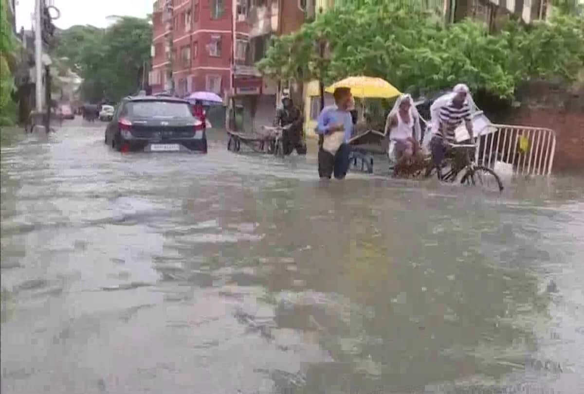 Heavy Rain In Kolkata, Torrential rains lashed Kolkata and neighbouring districts since the early hours of Monday, train and airline services disrupted