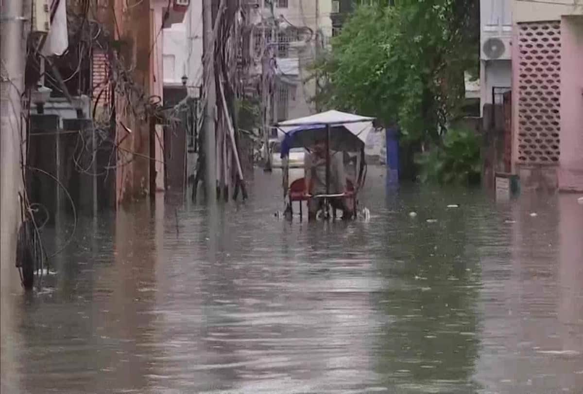 Heavy Rain In Kolkata, Torrential rains lashed Kolkata and neighbouring districts since the early hours of Monday, train and airline services disrupted