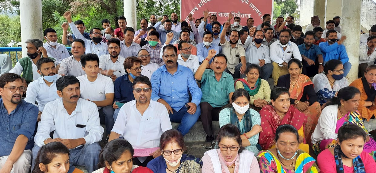 Protest by Staff Union in Pithauragarh