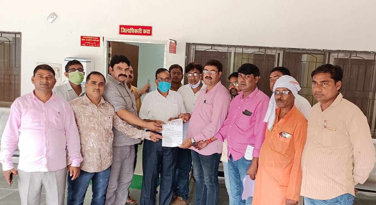 madhyamik teachers protested at collectorate