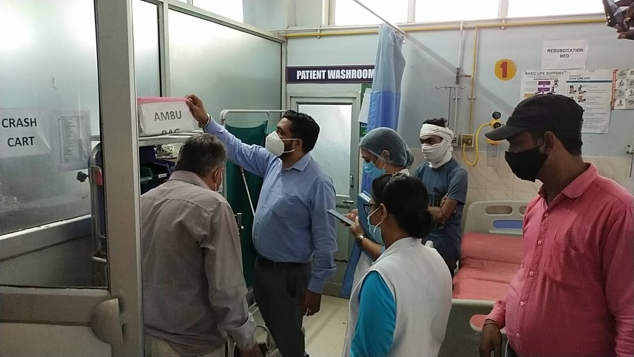 kayakalp team inspected the hospital, not all medicines were found in the emergency ward, fans got dirty