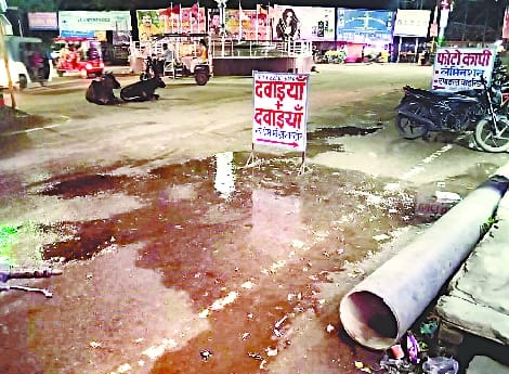 In addition to the potholes on the road, the excavation of the water corporation increased the trouble.