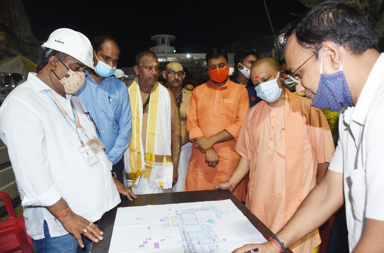 CM yogi adityanath visit varanasi Overwhelmed after see grand entrance of Kashi Vishwanath corridor said  work should be completed by November